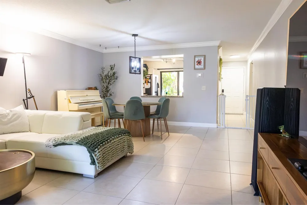 803 LAKEVIEW CIRCLE Royal Palm Beach, FL 33411