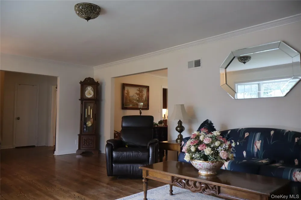 52 RUNYON Scarsdale, NY 10583