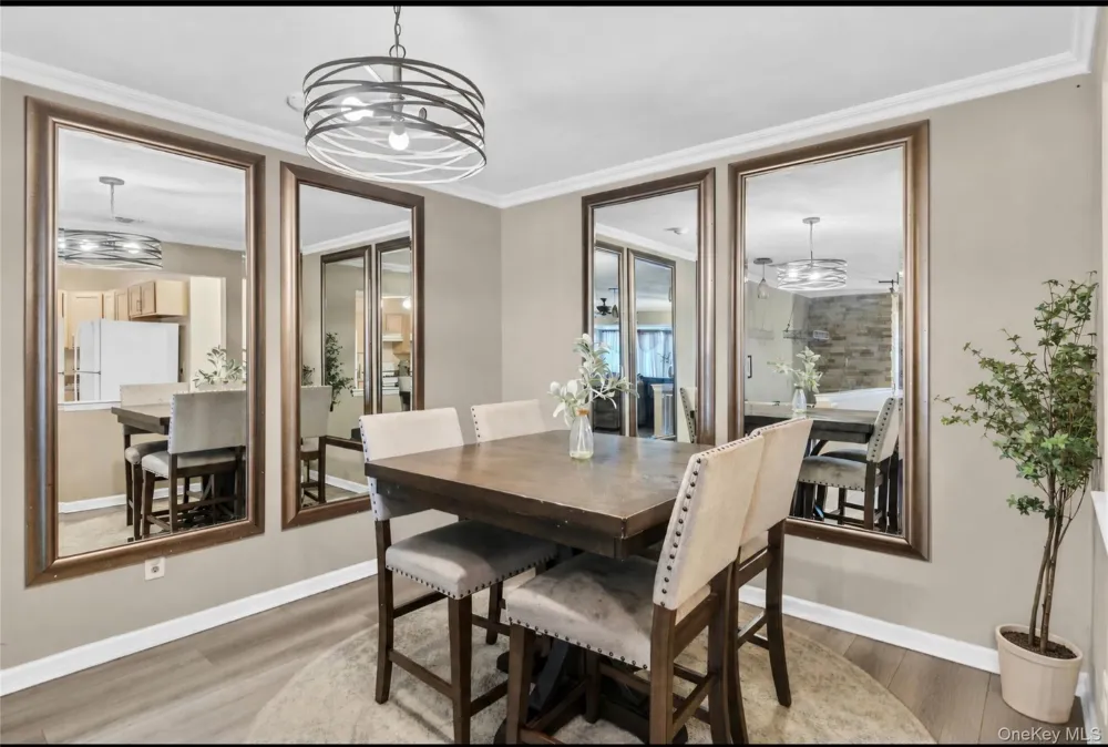 25 Victorian Lane Medford, NY 11763