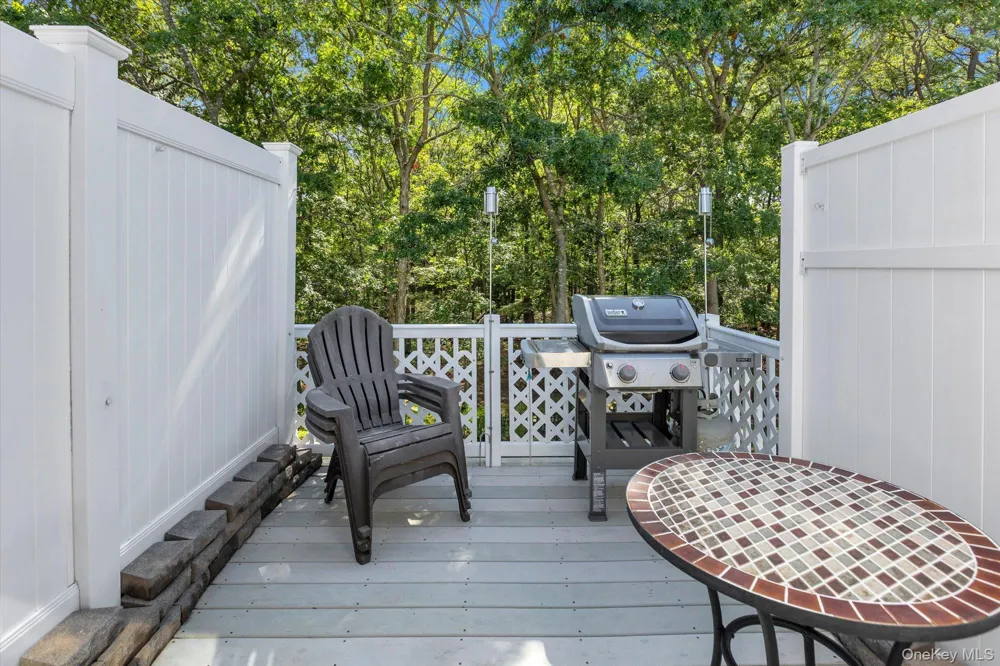 25 Victorian Lane Medford, NY 11763