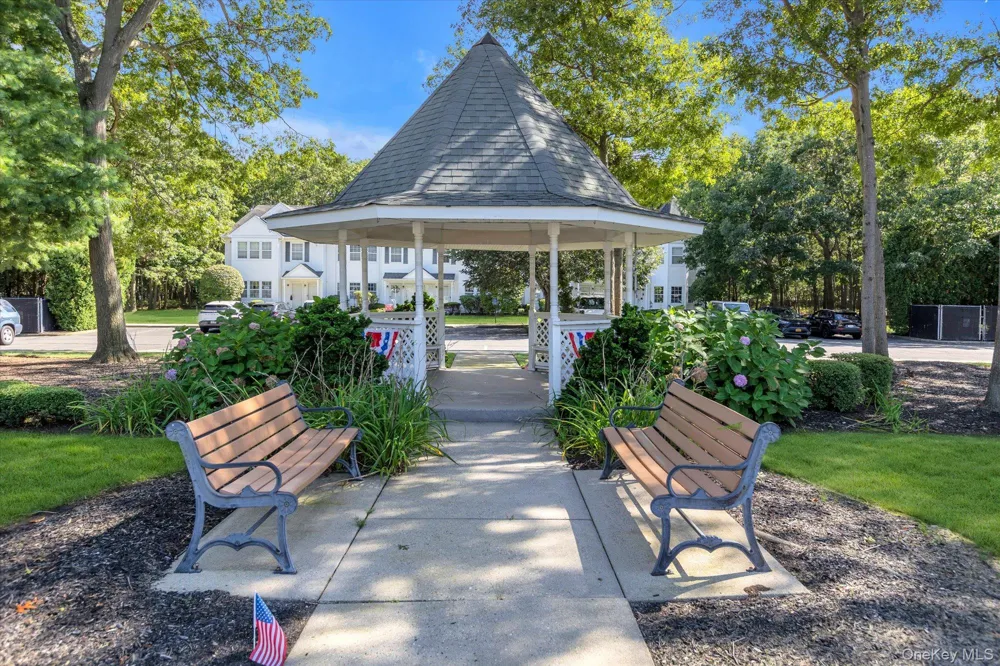25 Victorian Lane Medford, NY 11763
