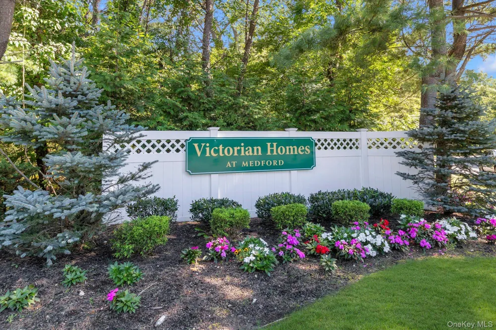 25 Victorian Lane Medford, NY 11763