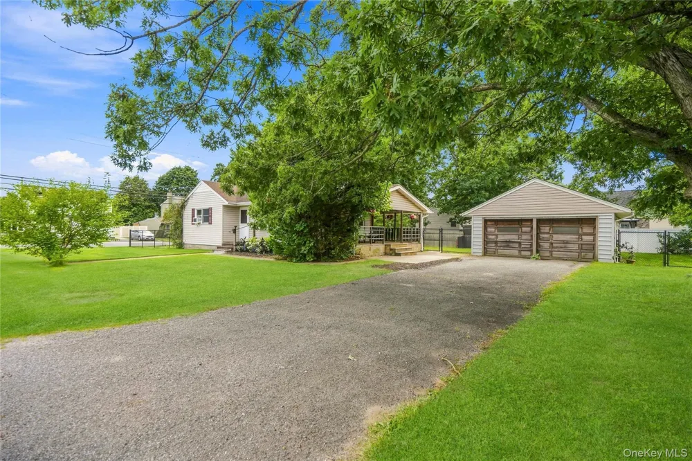 2 Seminole Drive Bay Shore, NY 11706