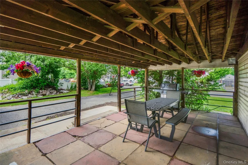 2 Seminole Drive Bay Shore, NY 11706