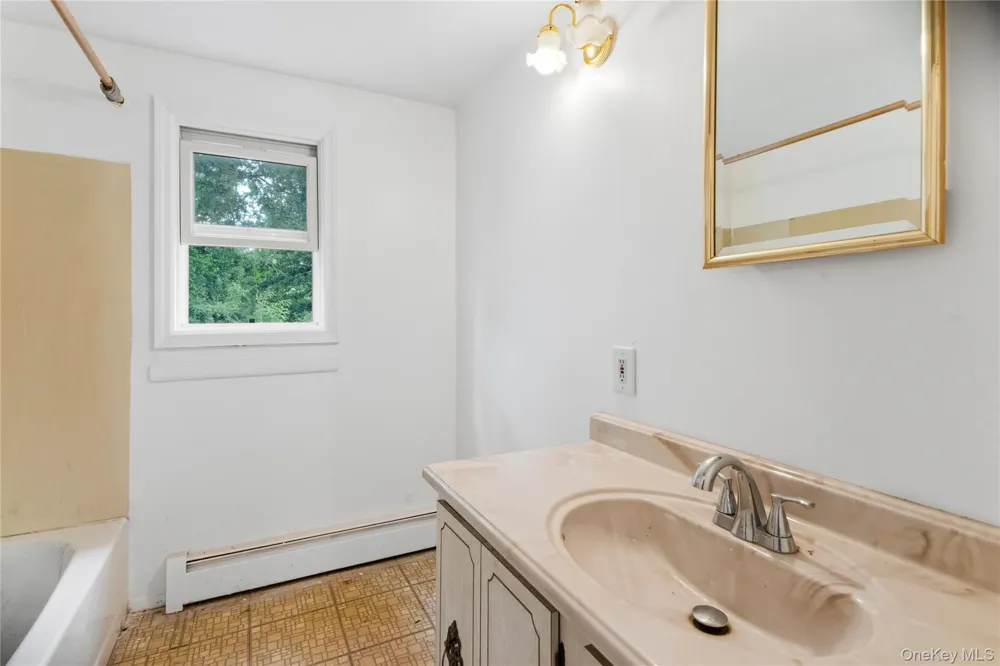 2 Seminole Drive Bay Shore, NY 11706