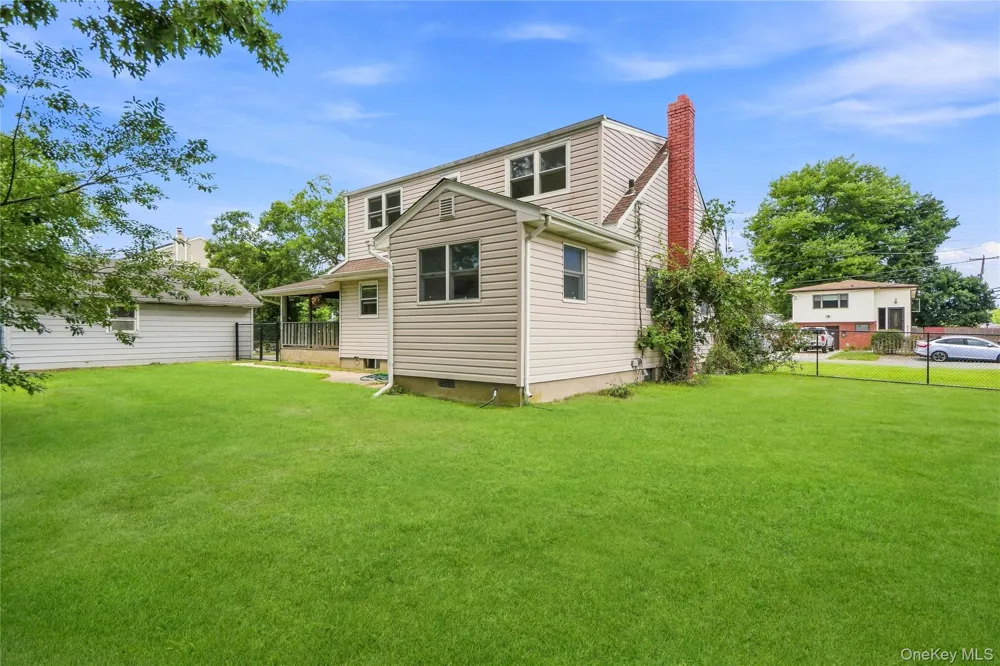 2 Seminole Drive Bay Shore, NY 11706