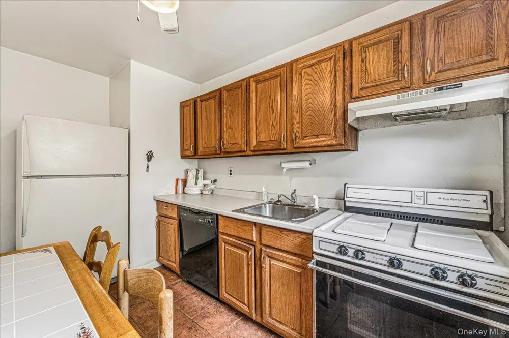 220-15 75th Avenue #86A2 Oakland Gardens, NY 11364