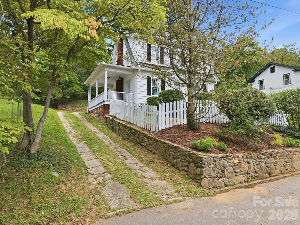45 Woodvale Avenue Asheville, NC 28804