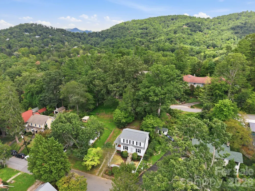 45 Woodvale Avenue Asheville, NC 28804