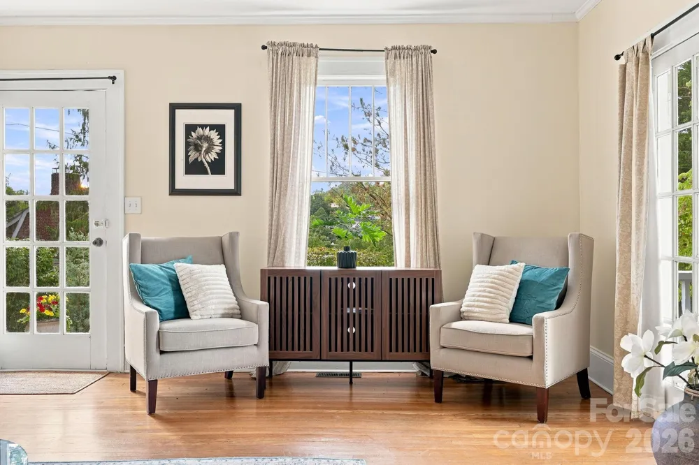 45 Woodvale Avenue Asheville, NC 28804