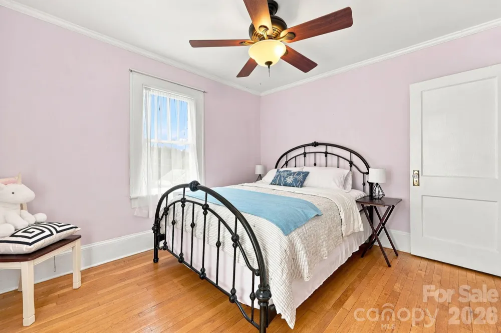 45 Woodvale Avenue Asheville, NC 28804