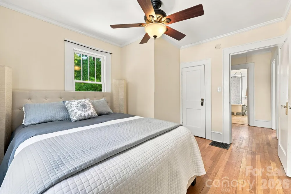 45 Woodvale Avenue Asheville, NC 28804