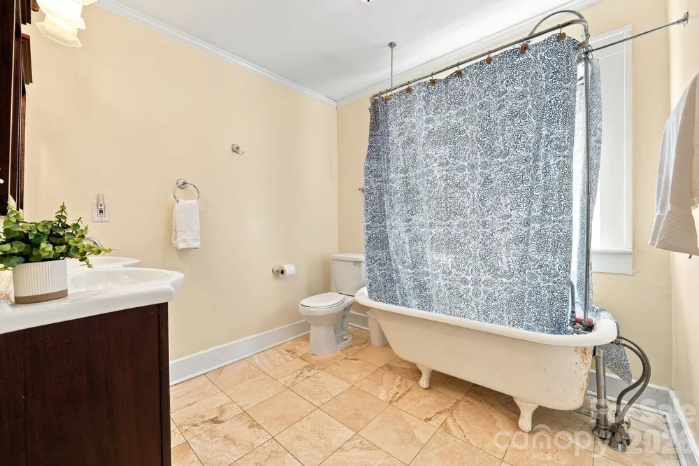 45 Woodvale Avenue Asheville, NC 28804