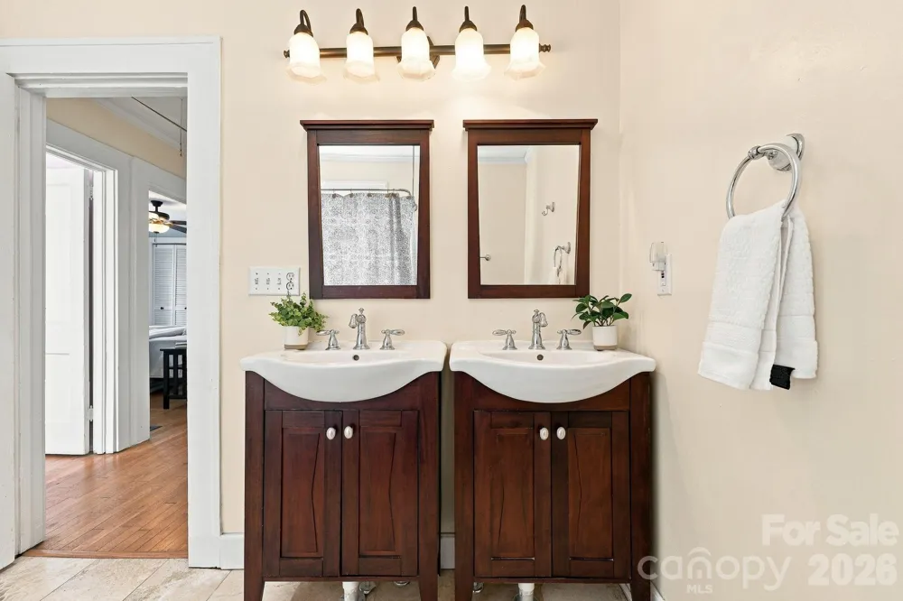 45 Woodvale Avenue Asheville, NC 28804
