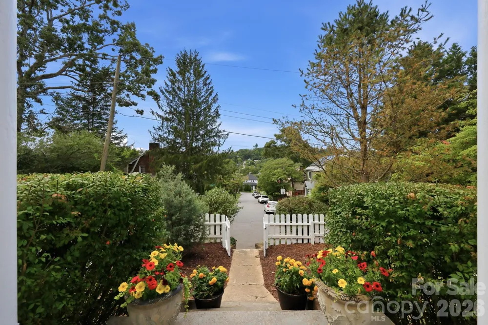 45 Woodvale Avenue Asheville, NC 28804