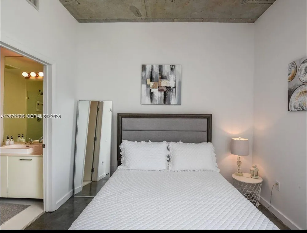 151 SE 1st St #2104 Miami, FL 33131