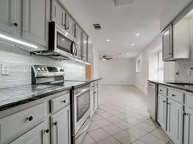 813 Leslie Lane Coppell, TX 75019
