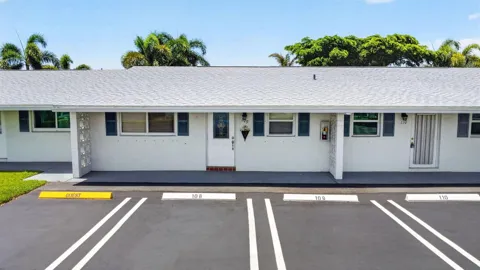 701 SW LAKE COURT #109