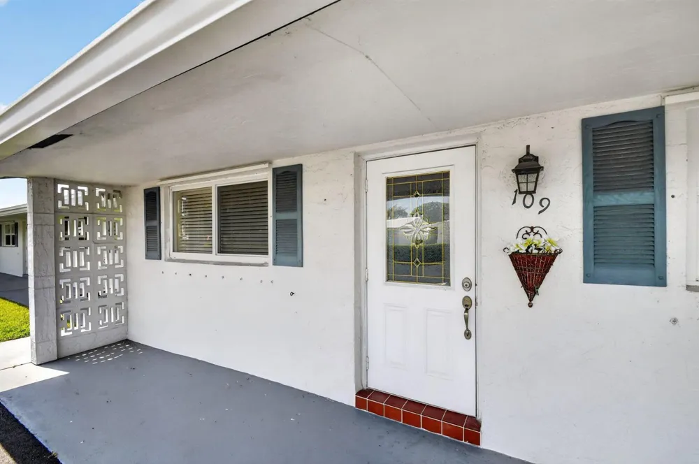 701 SW LAKE COURT #109 Boynton Beach, FL 33426