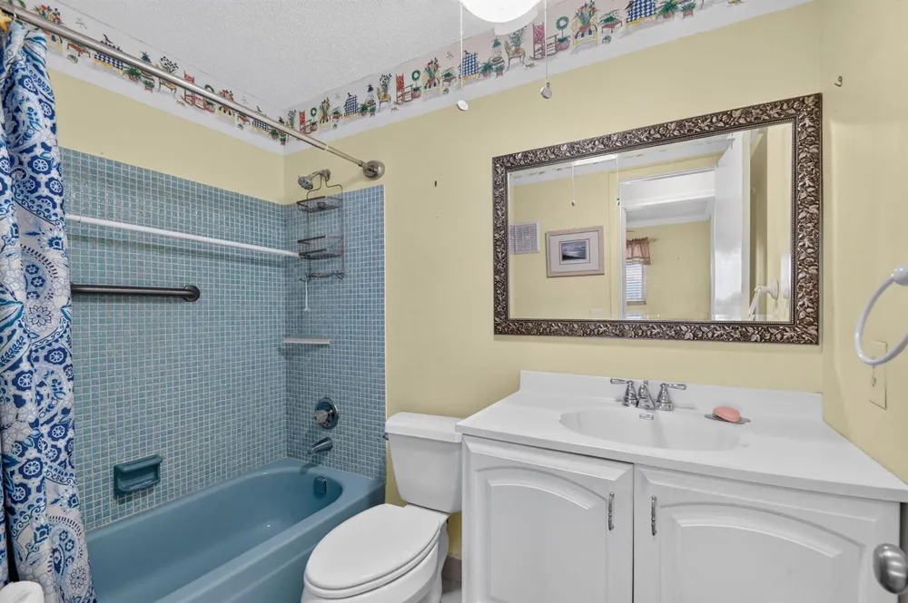 701 SW LAKE COURT #109 Boynton Beach, FL 33426