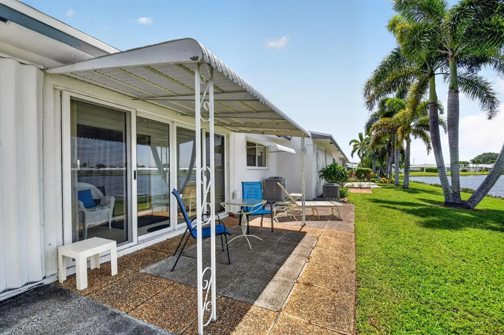 701 SW LAKE COURT #109 Boynton Beach, FL 33426