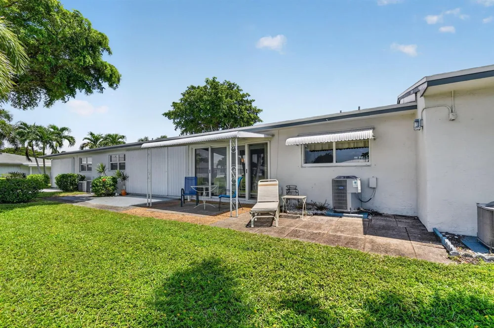 701 SW LAKE COURT #109 Boynton Beach, FL 33426