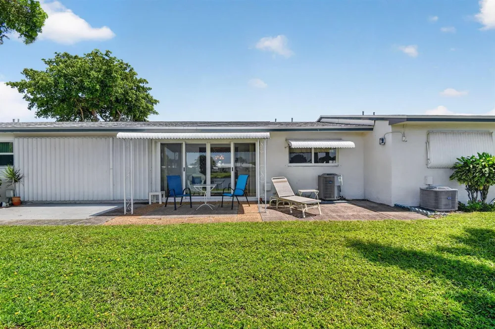 701 SW LAKE COURT #109 Boynton Beach, FL 33426