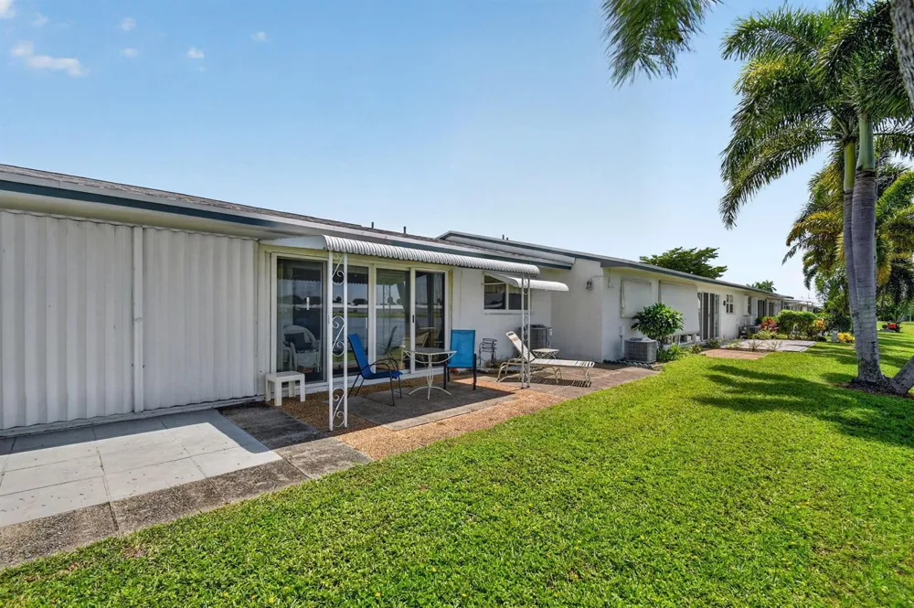 701 SW LAKE COURT #109 Boynton Beach, FL 33426