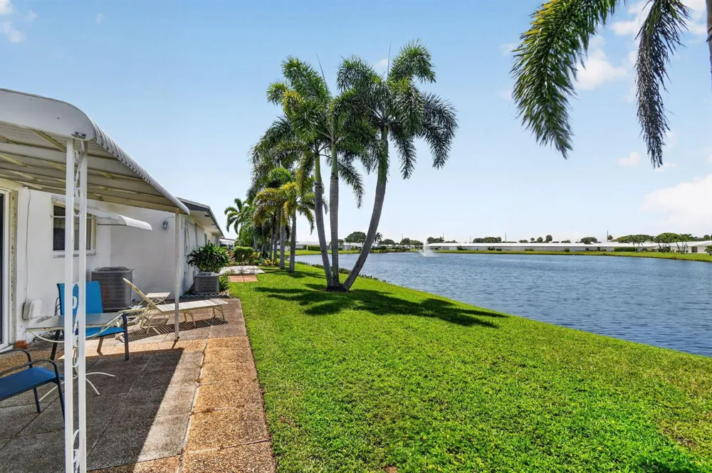 701 SW LAKE COURT #109 Boynton Beach, FL 33426