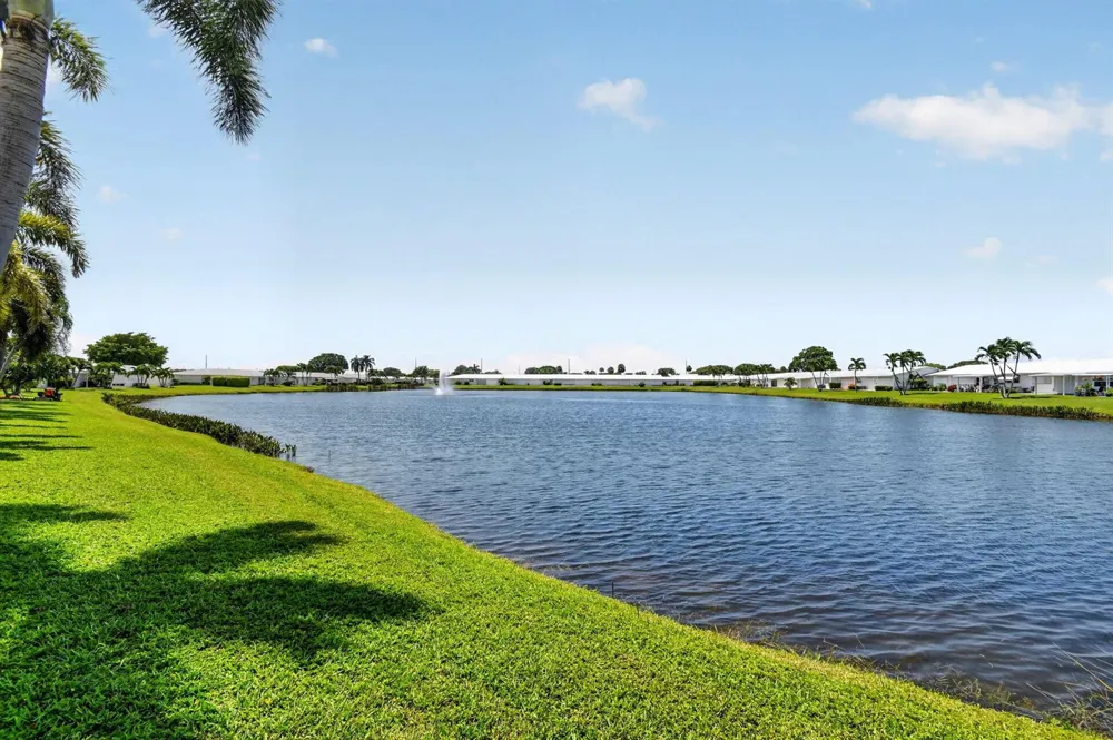 701 SW LAKE COURT #109 Boynton Beach, FL 33426