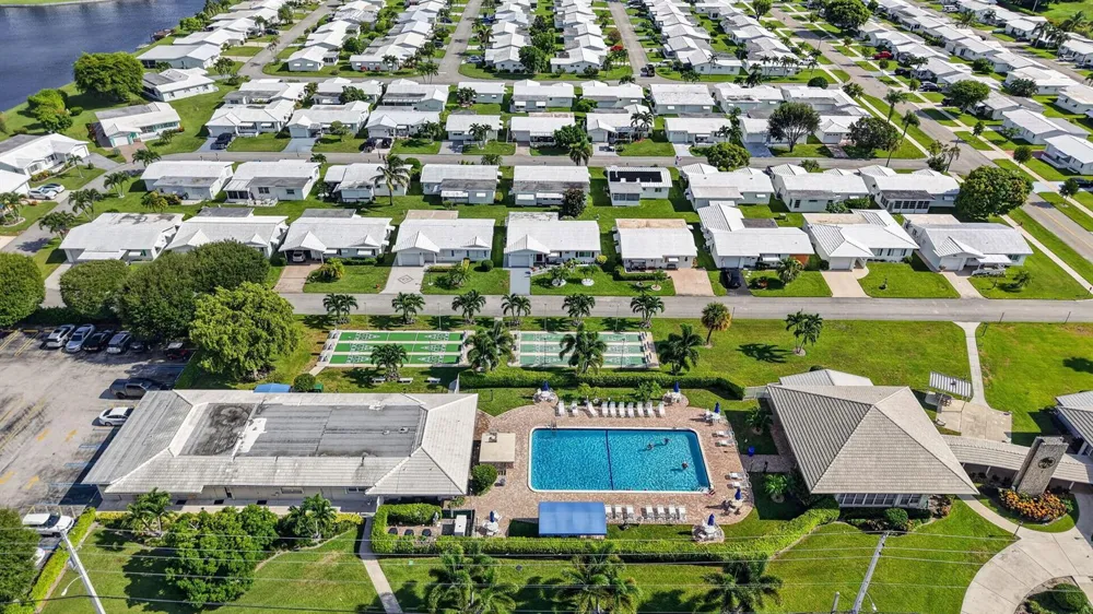 701 SW LAKE COURT #109 Boynton Beach, FL 33426