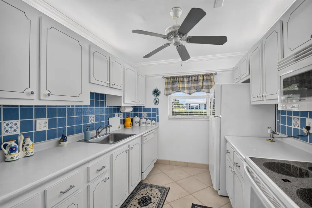 701 SW LAKE COURT #109 Boynton Beach, FL 33426