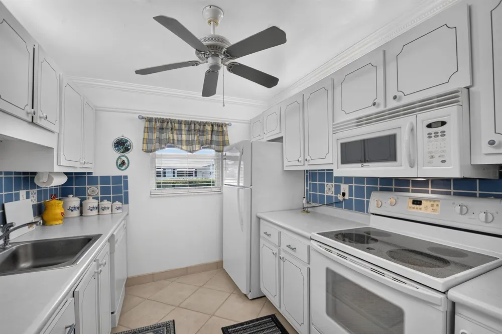 701 SW LAKE COURT #109 Boynton Beach, FL 33426