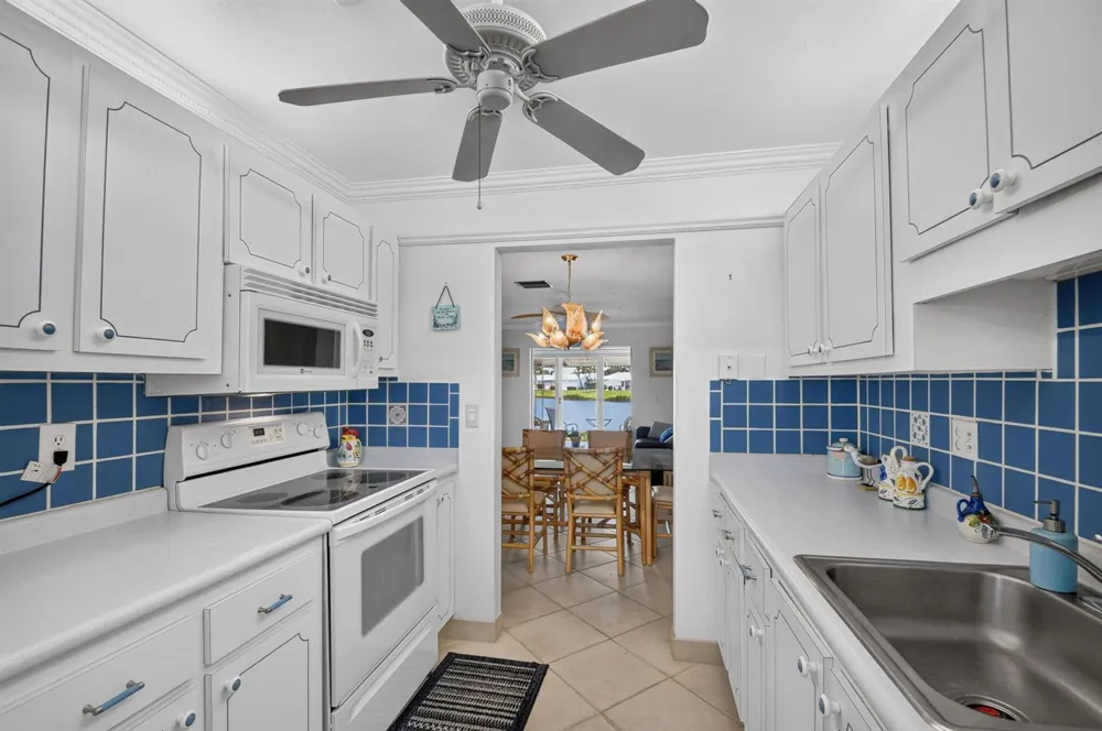 701 SW LAKE COURT #109 Boynton Beach, FL 33426