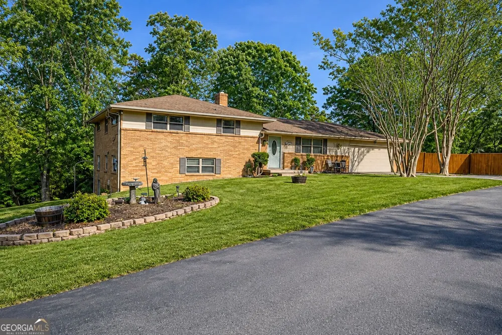 6 Terry ST Rossville, GA 30741