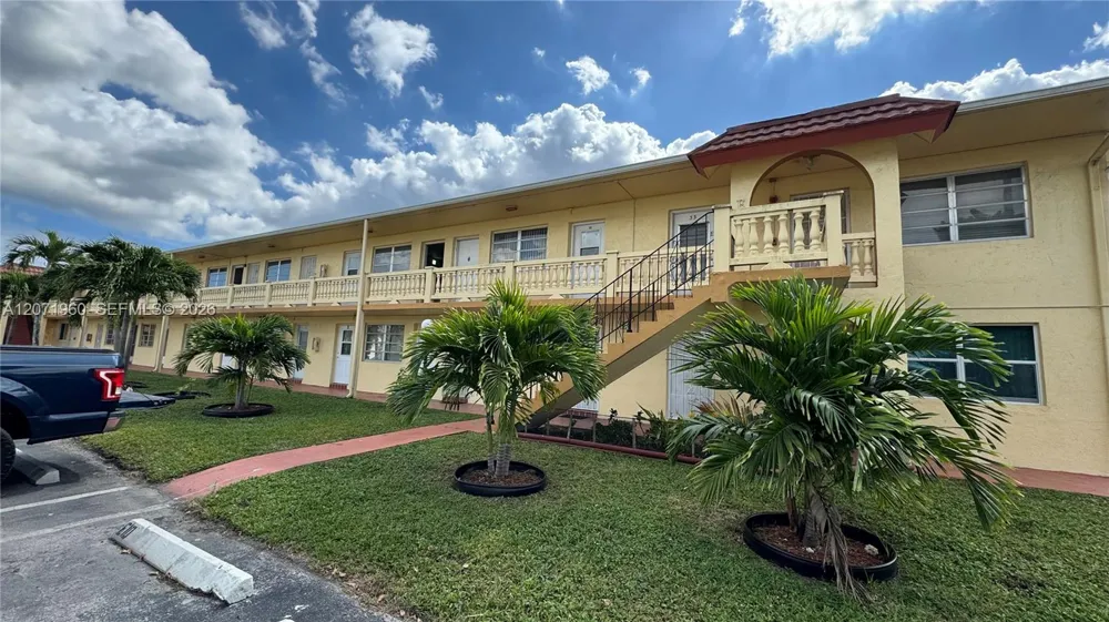 160 NE 203rd Ter #E20 Miami Gardens, FL 33179