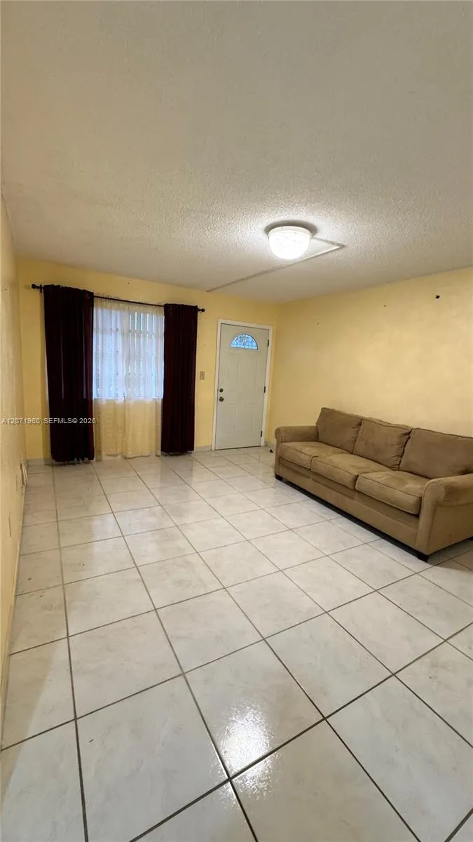 160 NE 203rd Ter #E20 Miami Gardens, FL 33179