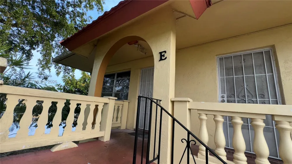 160 NE 203rd Ter #E20 Miami Gardens, FL 33179