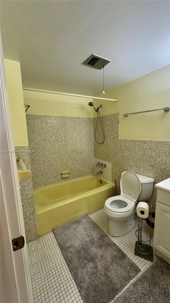 160 NE 203rd Ter #E20 Miami Gardens, FL 33179