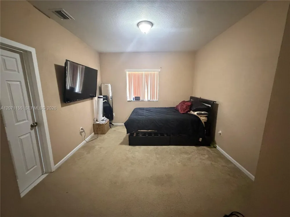 550 Saint Tropez Ln Margate, FL 33068