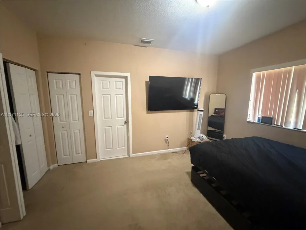550 Saint Tropez Ln Margate, FL 33068