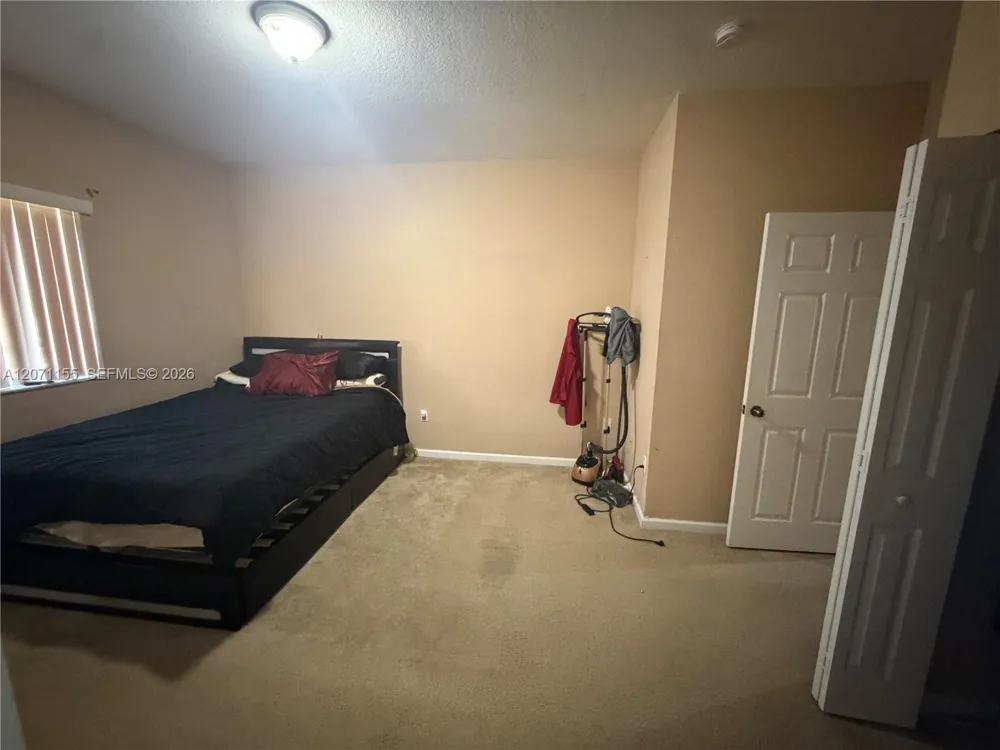 550 Saint Tropez Ln Margate, FL 33068
