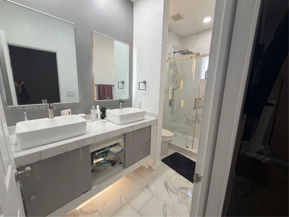 550 Saint Tropez Ln Margate, FL 33068