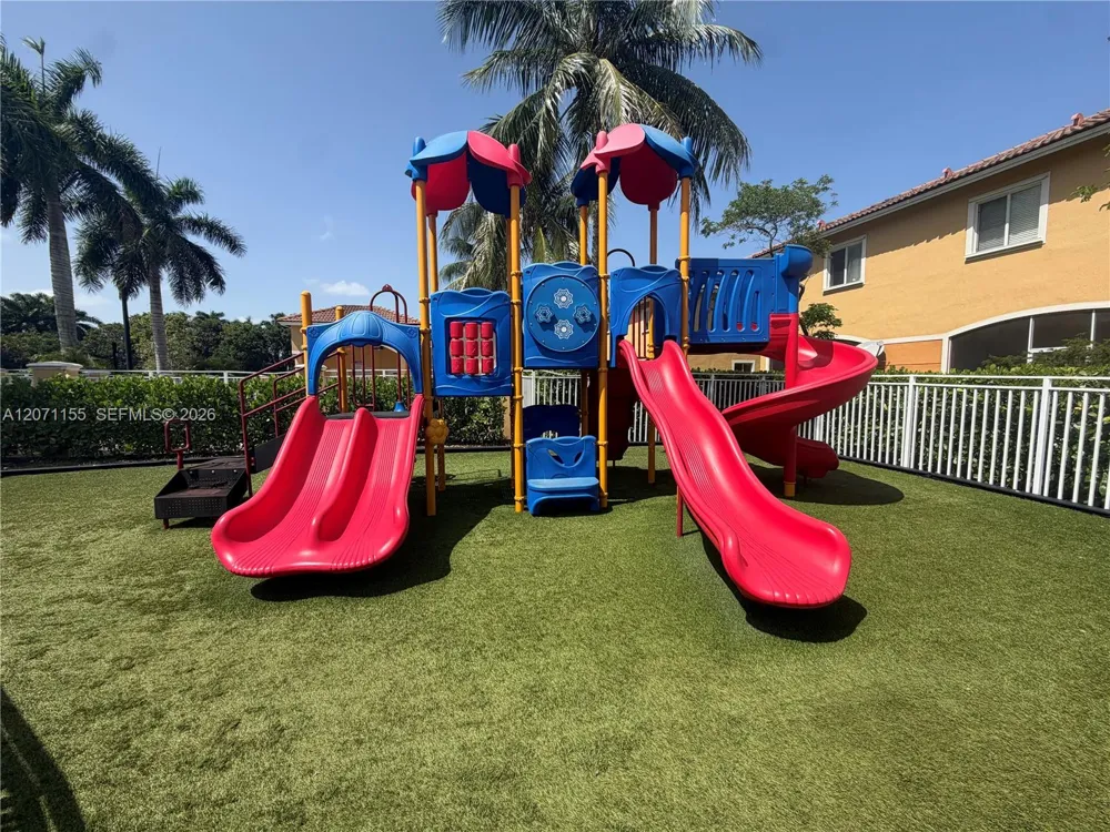 550 Saint Tropez Ln Margate, FL 33068