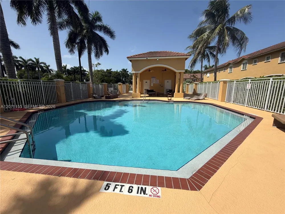 550 Saint Tropez Ln Margate, FL 33068