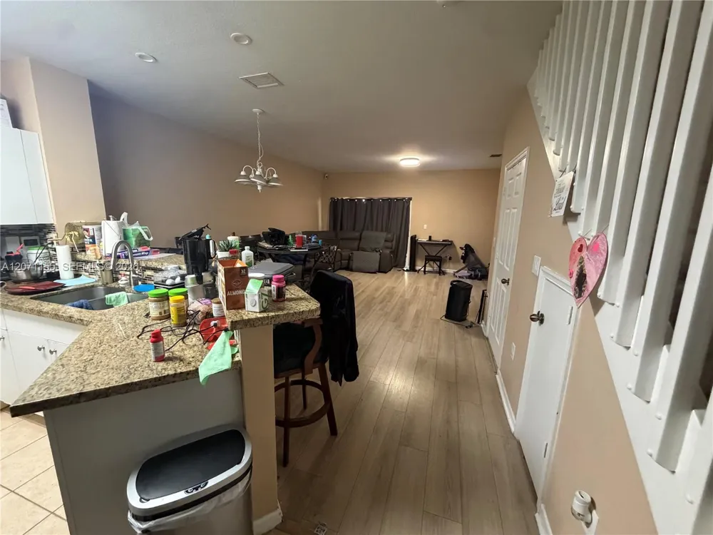 550 Saint Tropez Ln Margate, FL 33068
