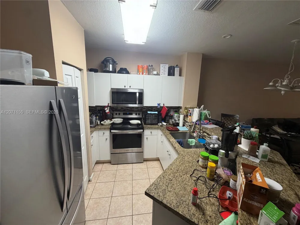 550 Saint Tropez Ln Margate, FL 33068