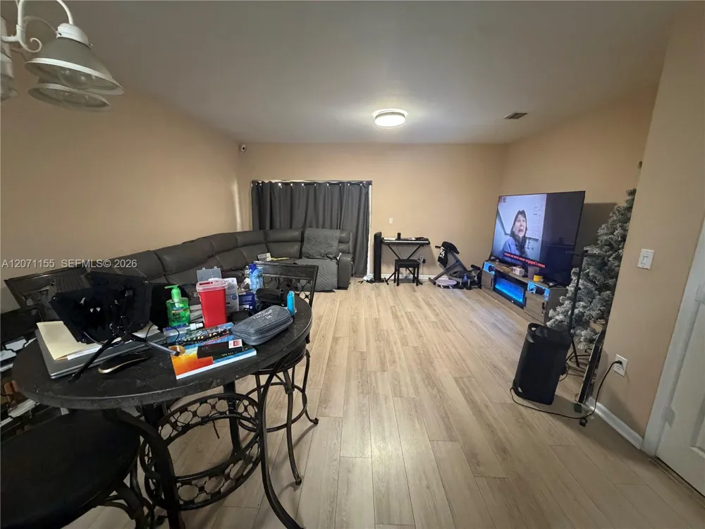 550 Saint Tropez Ln Margate, FL 33068