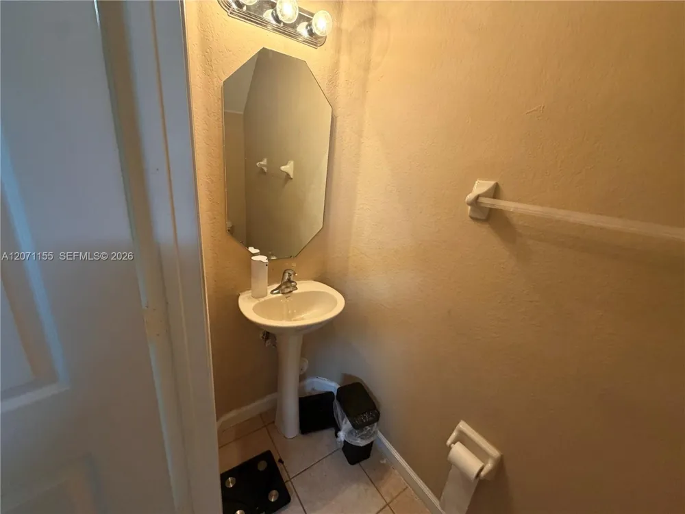550 Saint Tropez Ln Margate, FL 33068