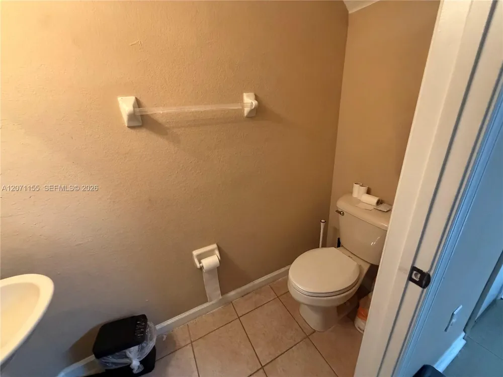 550 Saint Tropez Ln Margate, FL 33068
